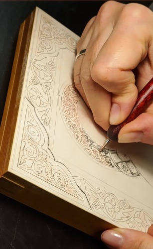 Как наносить и вырезать орнамент на иконописной доске